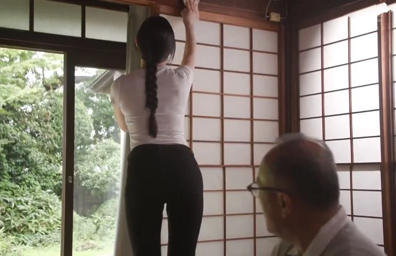 Chồng vỡ nợ, vợ đến nhà thầy giáo cũ làm giúp việc thì gặp dê cụ